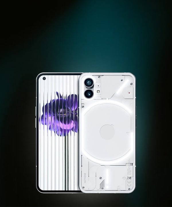 Smartphone transparente con diseño único y cámara dual.